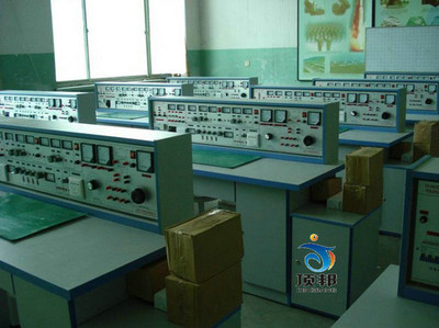 通用電工·電子·電拖實(shí)驗(yàn)室設(shè)備 構(gòu)建一體化實(shí)踐教學(xué)新平臺(tái)